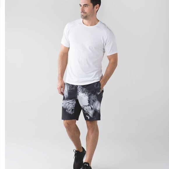 Lululemon Assert Short Aerial Ice White Black size Medium - Picture 1 of 9
